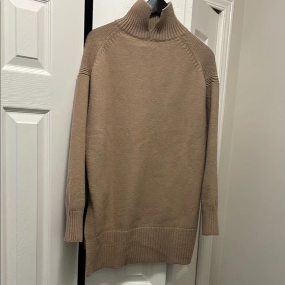 H&M Sweater - Picture 3 of 6